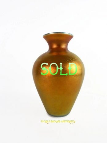 ZzSold  **  Lustre Art Glass Company Antique Art Glass Vase